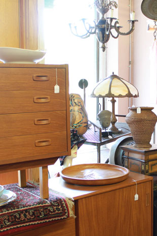 Attenson's Antiques & Books furniture and antiques