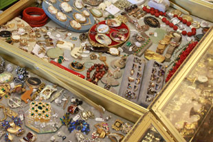 Attensons Antiques and Books Jewelry